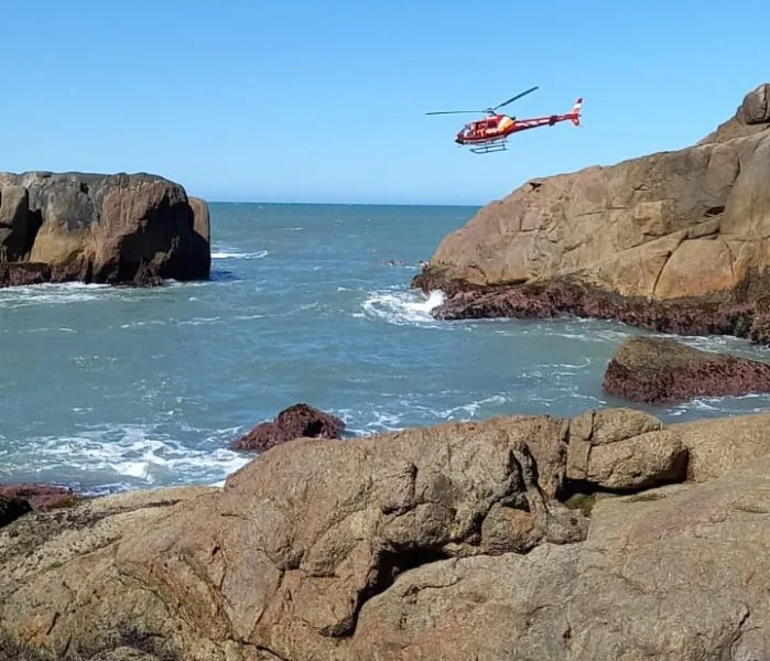 Garopaba: turista chileno entra no mar para resgatar esposa e morre afogado na Praia da Barra