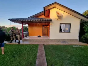 Tiroteio em Galvão deixa pai, filha e genro mortos.