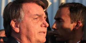 ‘Já levei facada na barriga, e hoje foi nas costas’, diz Bolsonaro após decisão do TSE