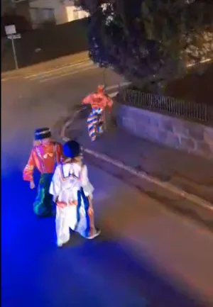 VÍDEO: Patati e Patatá saem no soco durante apresentação em SC