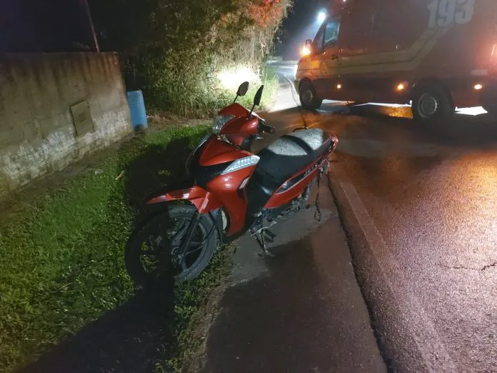 Condutora fica com ferimentos graves após cair de motocicleta em Içara