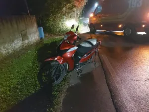 Condutora fica com ferimentos graves após cair de motocicleta em Içara