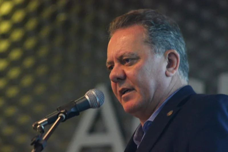 Alvos da Operação Mensageiro, Joares Ponticelli e Caio Tokarski renunciam aos mandatos