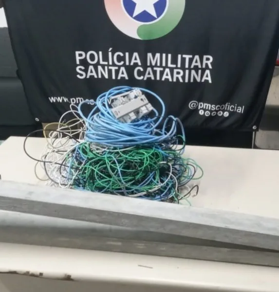 Três são detidos por furto de sete quilos de fios de cobre em Criciúma
