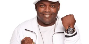 Mc Marcinho tem parada cardíaca e fica intubado