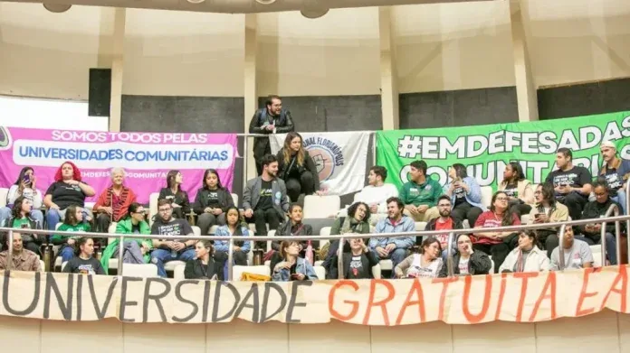 Universidade Gratuita é aprovado nesta terça-feira