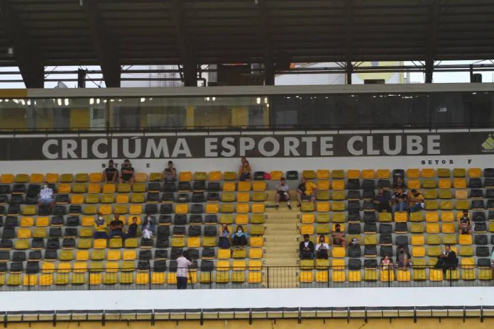 Criciúma é multado em R$ 2 mil por comportamento xenofóbico de torcedores
