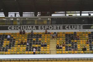 Criciúma é multado em R$ 2 mil por comportamento xenofóbico de torcedores