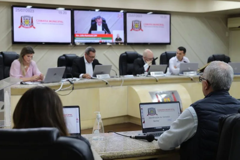 Entregue o relatório da Comissão Especial Temporária da Casan