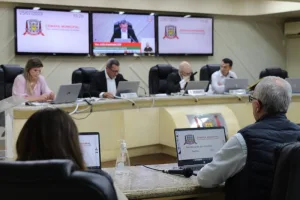 Entregue o relatório da Comissão Especial Temporária da Casan