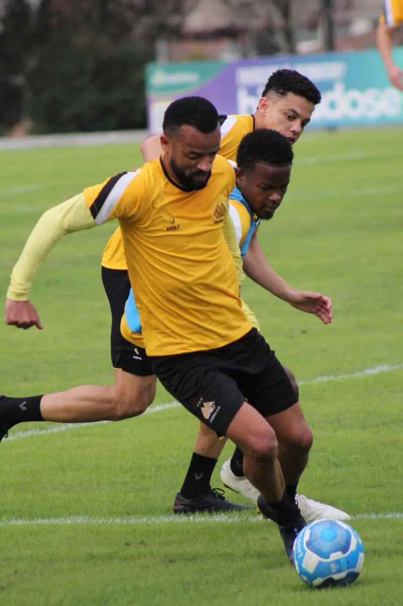 TENCATI ORGANIZA A PARTE TÁTICA DA EQUIPE
