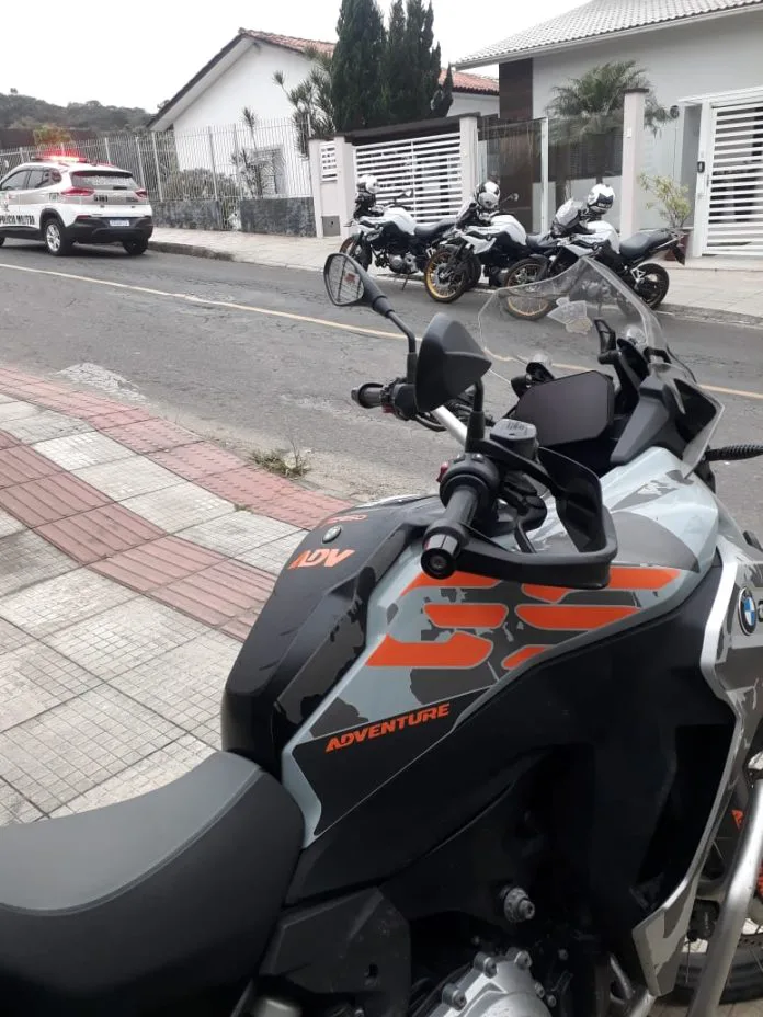 Traficante tenta fugir, mas termina preso em rápida ação em Criciúma