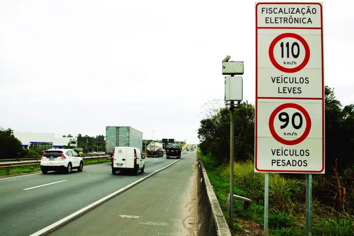 Radares fixos na BR-101 Sul em operação e multando desde junho