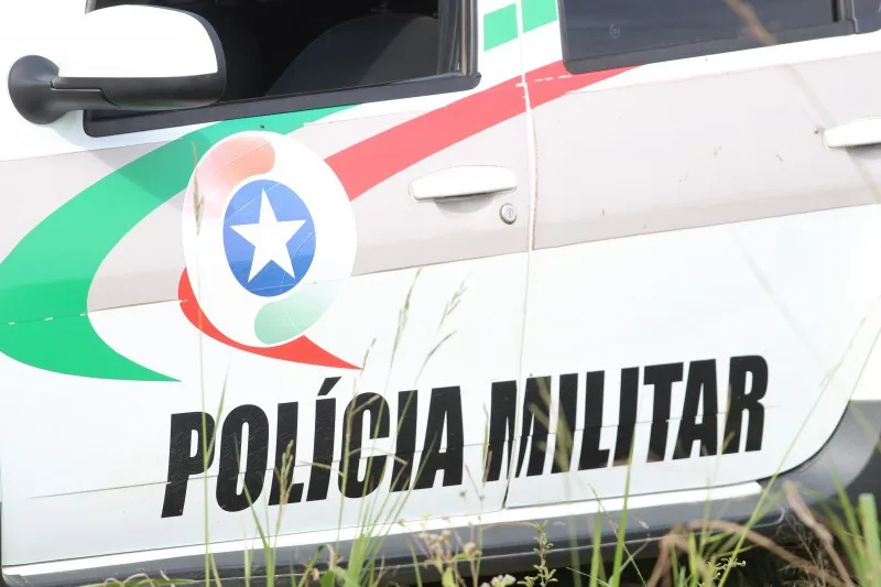 Jaguaruna: Mulheres pulam de carro em movimento para fugir de sequestro