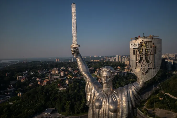Rússia bombardeia bases aéreas militares no oeste da Ucrânia