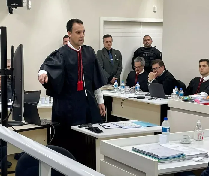 ‘Pena máxima’, diz acusação em júri emocionado de réu de chacina em SC