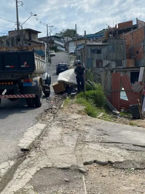 Operação da prefeitura embarga 6 obras irregulares em região central de Florianópolis
