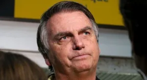 Ministro do TSE vota para rejeitar recurso e manter Bolsonaro inelegível até 2030