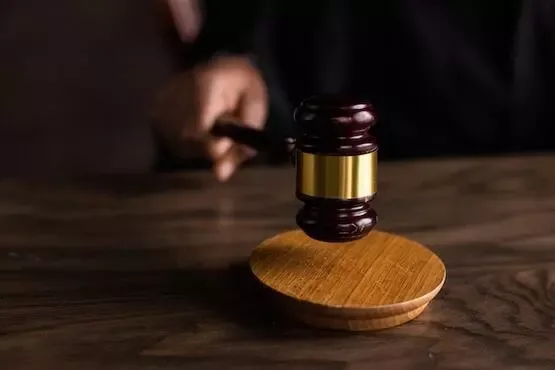 Mulher requer maternidade de filhos gêmeos criados como irmãos