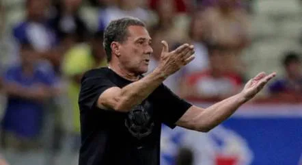 Vanderlei Luxemburgo é demitido e deixa o comando do Corinthians
