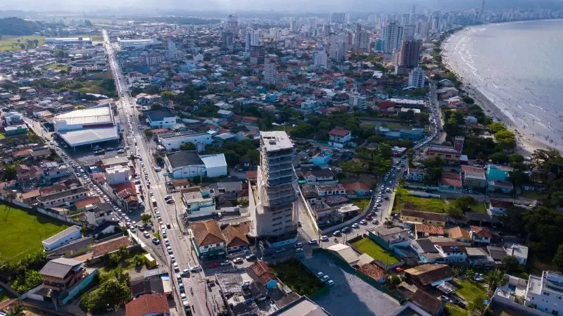 Como funciona o modelo de permuta que está fazendo moradores milionários em SC