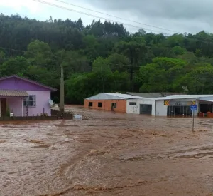 SC registra 118 mm de chuva em 6h e segue em alerta para risco de alagamentos e enxurrada