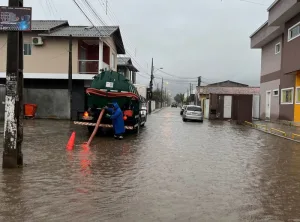 Florianópolis tem ruas alagadas após quase 50 mm de chuva; veja bairros mais críticos