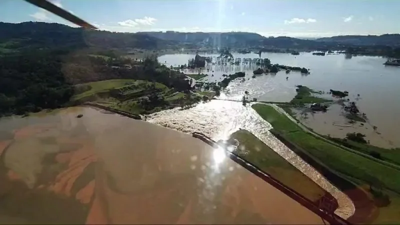 Terceira onda de chuvas preocupa e risco de deslizamentos continua alto em SC; veja quando
