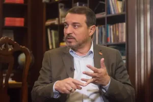 Carlos Moisés vira réu por calúnia por ter acusado Jorginho de lobby em contrato milionário