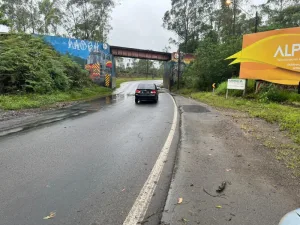 Após chuvas, pontilhão no bairro Sangão tem trânsito liberado