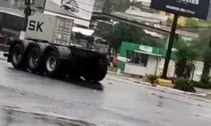 Içara: Eixo se desprende de caminhão e acaba no meio da SC-445