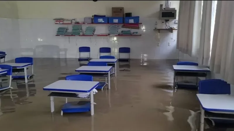 Escola de Criciúma fica ‘debaixo d’água’ após fortes chuvas