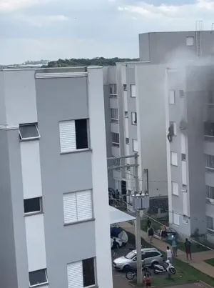 Avós pulam de prédio após neta atear fogo em sofá