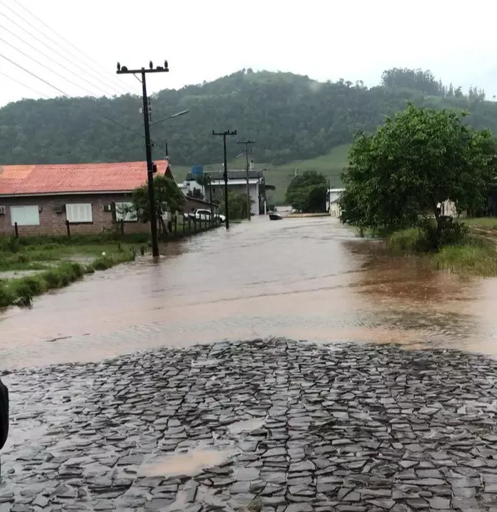 Rio Uruguai volta a subir e coloca cidades de SC em alerta para novos alagamentos