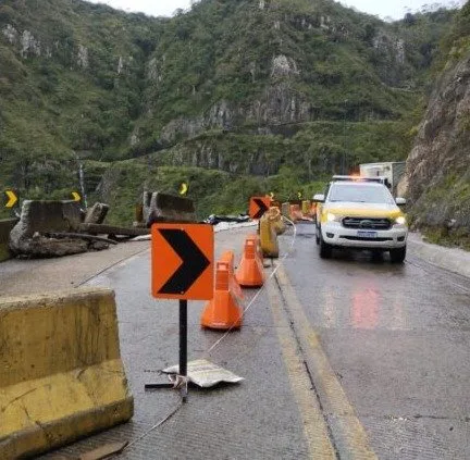 Serra do Rio do Rastro é liberada, mas com trânsito em meia pista