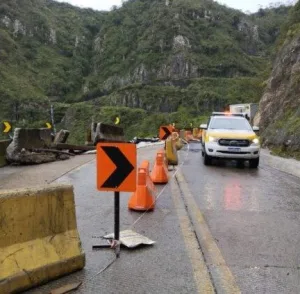 Serra do Rio do Rastro é liberada, mas com trânsito em meia pista