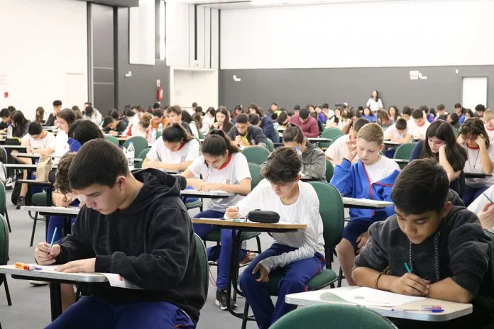 Estudantes de Criciúma se destacam no 7º Prêmio Acic de Matemática