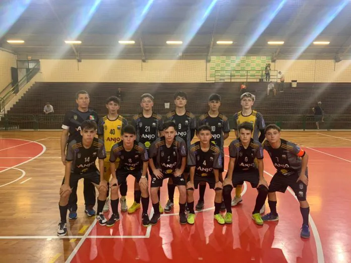 Equipe sub-15 de Cocal do Sul esta a um empate da semifinal do Estadual