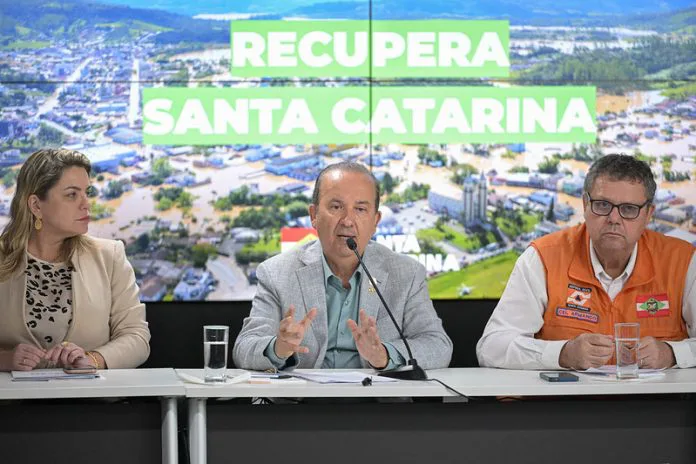 SC anuncia medidas para auxiliar famílias e empresas após enchentes