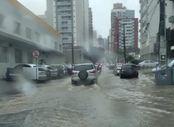 Defesa Civil volta a alertar sobre grande níveis de chuva no Estado