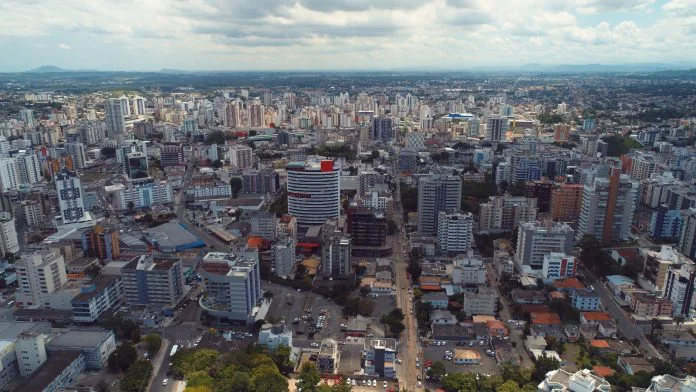 Criciúma em 4°: ranking mostra cidades de SC com mais endividados
