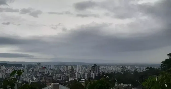 Quarta-feira marca “tranquilidade” antes da tempestade em SC