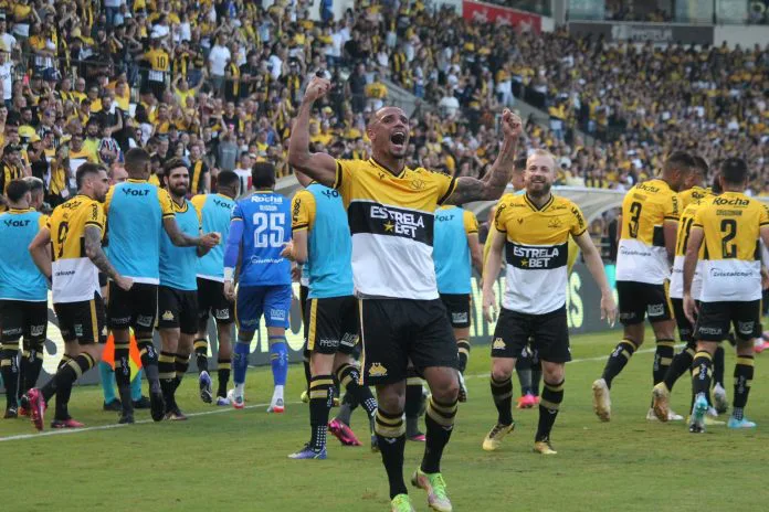 Tigre com foco total no ABC