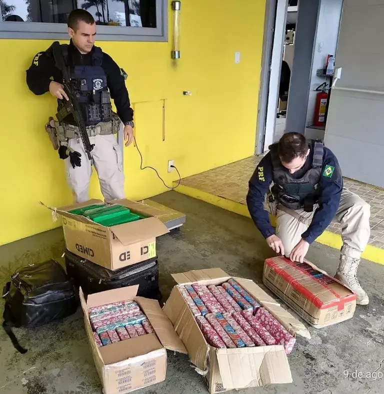 Duas pessoas são presas com 125 quilos de maconha na BR-101 em Joinville