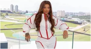 Ludmilla falha ao cantar o hino e Luana Piovani ataca: “vergonha alheia”