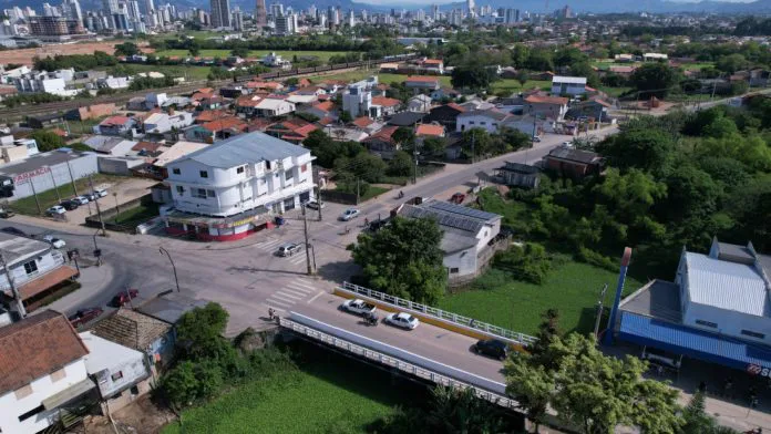 Cruzamento terá tempo dos semáforos ajustado em Tubarão