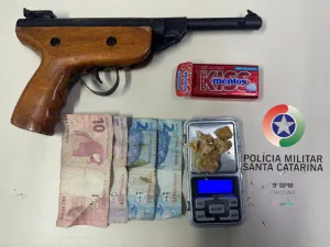 Adolescente é detido em Criciúma com arma de fogo e crack