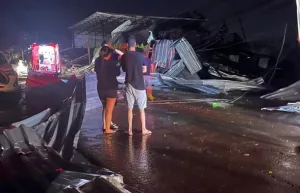 Uma pessoa morre e dezenas ficam feridas após tempestade no RS