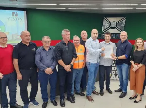 Assinadas ordens de serviço para pavimentação de ruas e construção de praça em Criciúma