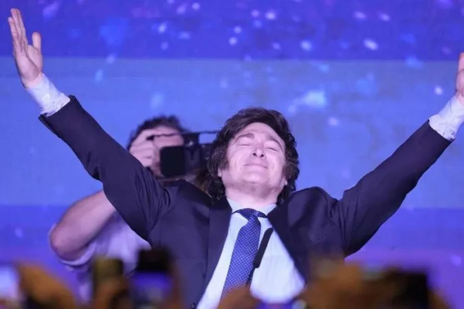 Aos 53 anos, libertário Javier Milei é eleito presidente da Argentina